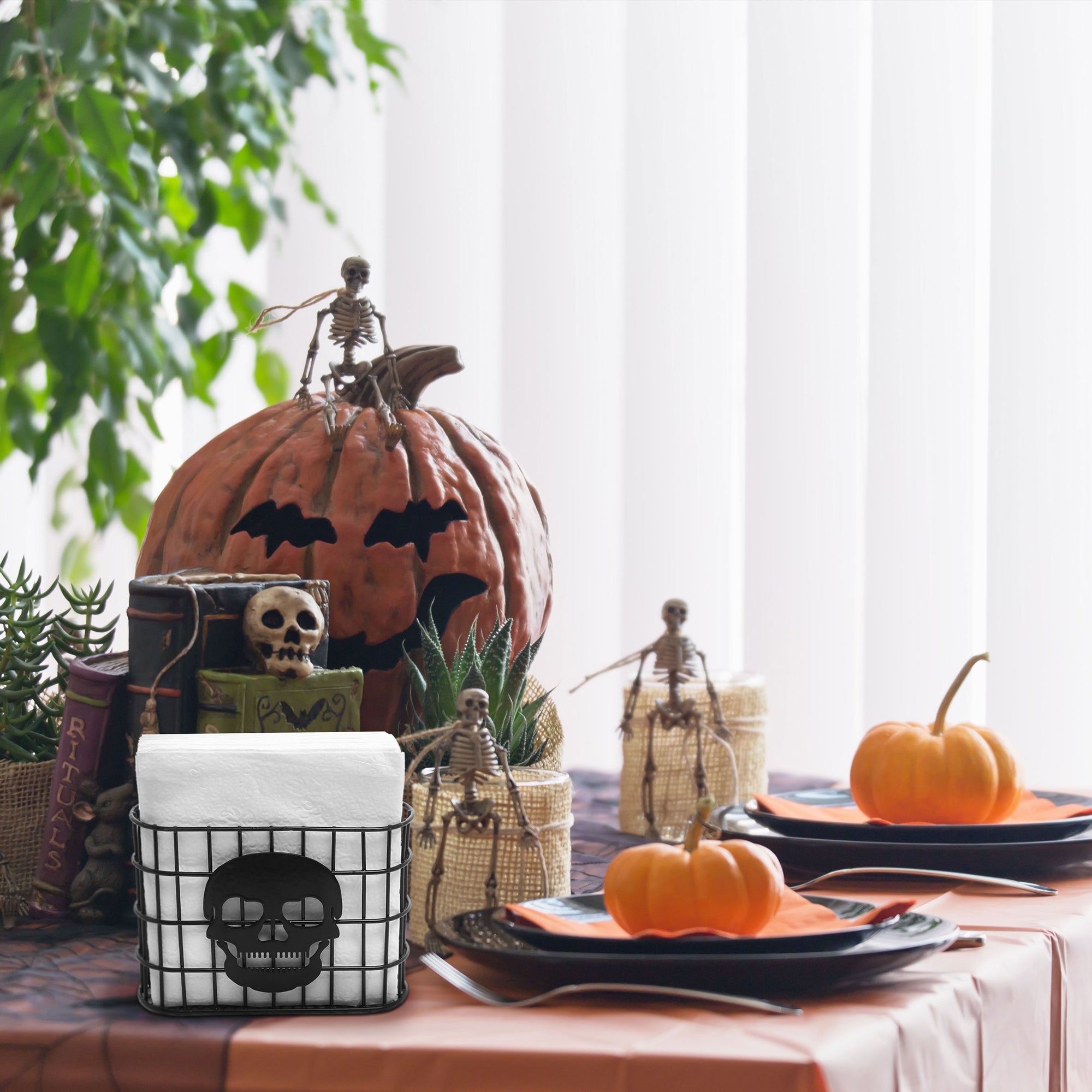 Spooky Chic Halloween Décor Ideas